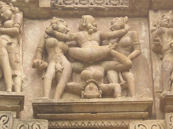 Khajuraho beeld buiten een Tantratempel 